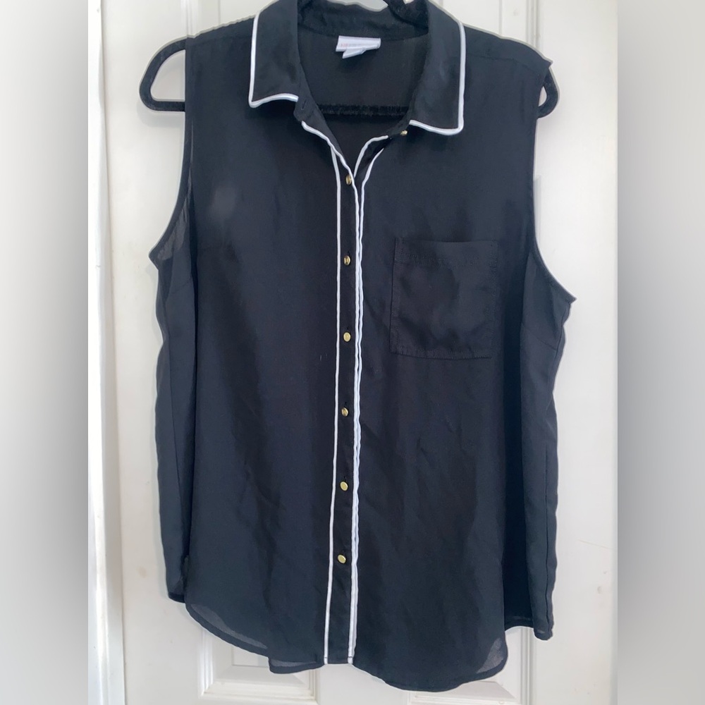 Liz Claiborne‎ Black Top with White Accents